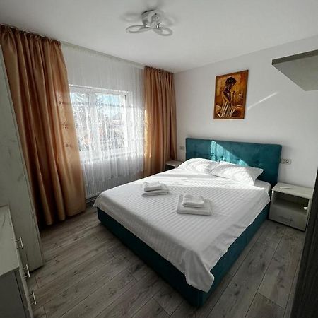 Cozy Urban Accommodation In Beautiful Suceava Ngoại thất bức ảnh