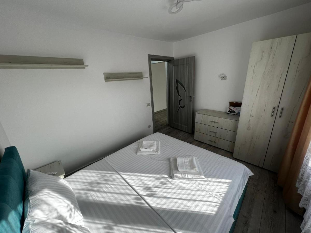 Cozy Urban Accommodation In Beautiful Suceava Ngoại thất bức ảnh