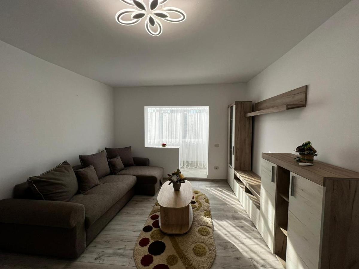 Cozy Urban Accommodation In Beautiful Suceava Ngoại thất bức ảnh