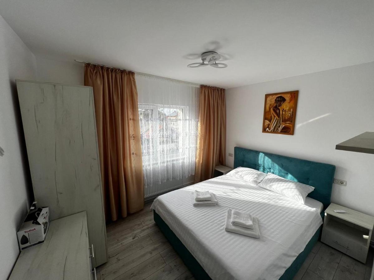 Cozy Urban Accommodation In Beautiful Suceava Ngoại thất bức ảnh