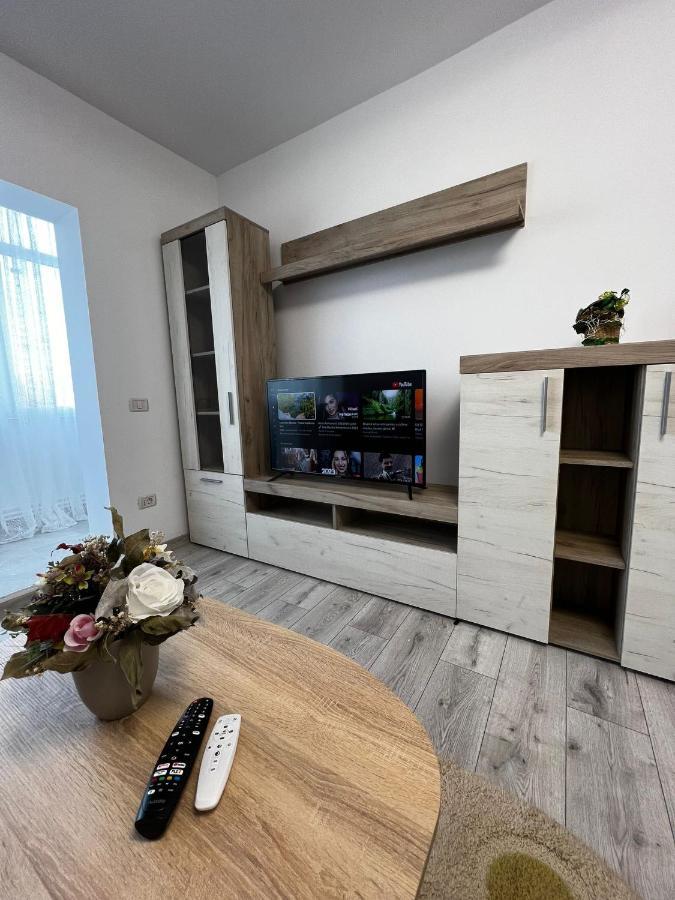 Cozy Urban Accommodation In Beautiful Suceava Ngoại thất bức ảnh